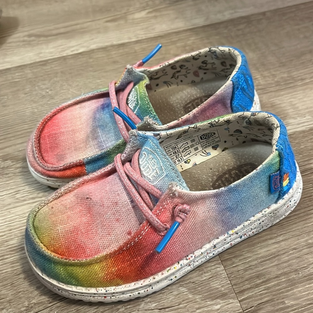 Toddler hey dudes